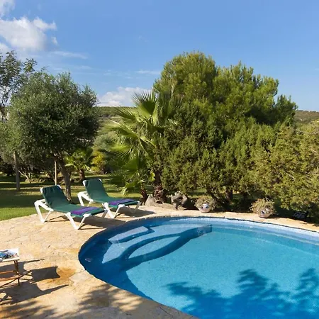 Sleeps 6 Wifi Villa